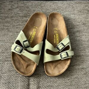 listing-status-banner